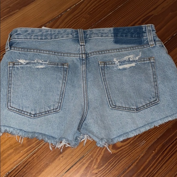 Jean shorts- flower stitching - Picture 2 of 3
